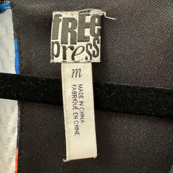 Women’s romper. Floral. Size Medium - Picture 5 of 14